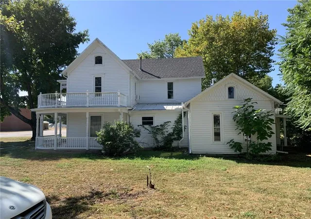 Photo 3 of Single family home for sale at 105 S Broad St, Toronto, KS 66777 | MLS# 2641823 | Listing updated on 2026-10-08