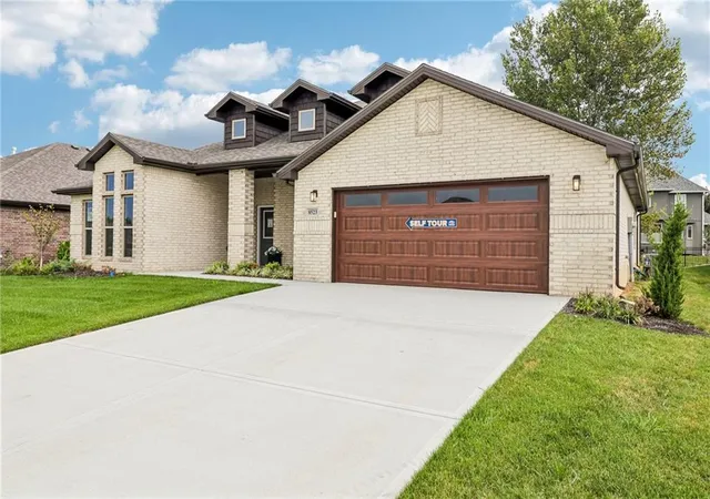 Photo 3 of Single family home for sale at 8523 Pickering St, Shawnee, KS 66227 | MLS# 2641828 | Listing updated on 2026-09-12