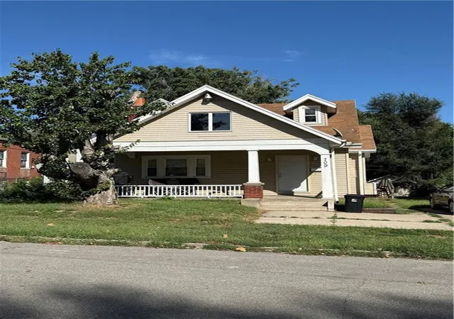 Photo 1 of Single family home for sale at 709 S 16th Street, Saint Joseph, MO 64501 | MLS# 2641829 | Listing updated on 2026-09-13