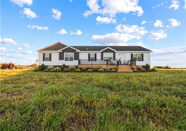 Single family home for sale at 6650 Logeman Rd, Atchison, KS 66002 | MLS# 2641833