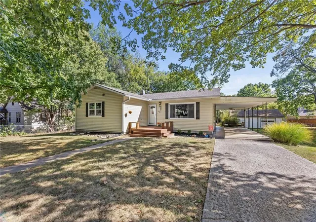 Photo 2 of Sale Pending at 1419 High St, Baldwin City, KS 66006 | MLS# 2641835 | Listing updated on 2026-09-17