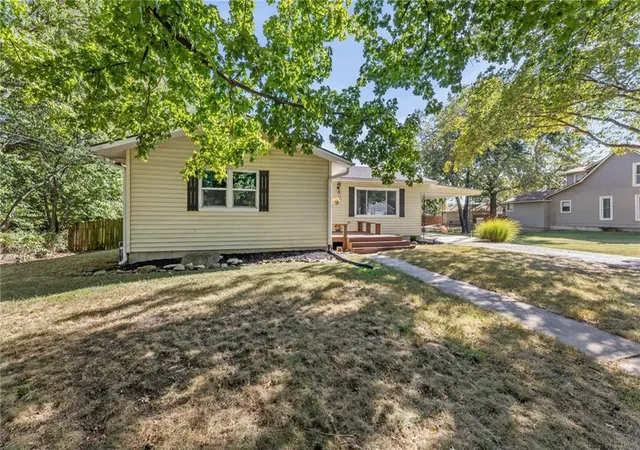 Photo 3 of Sale Pending at 1419 High St, Baldwin City, KS 66006 | MLS# 2641835 | Listing updated on 2026-09-17