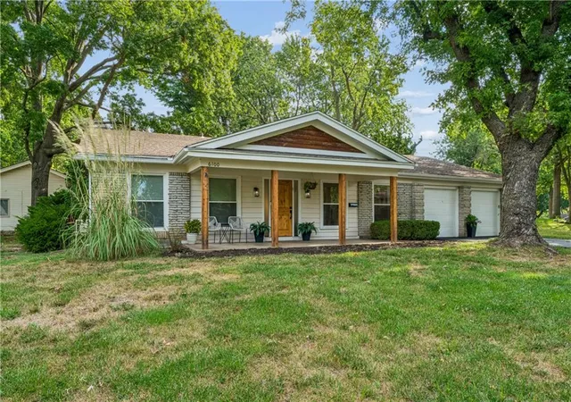 Single family home for sale at 6100 W 88th Street, Overland Park, KS 66207 | MLS# 2641838