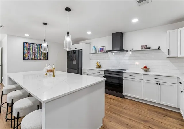 Photo 3 of Single family home for sale at 6100 W 88th Street, Overland Park, KS 66207 | MLS# 2641838 | Listing updated on 2026-10-17