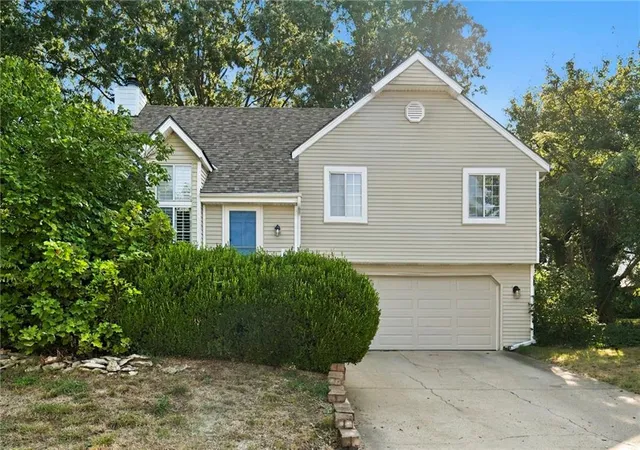 Photo 1 of Single family home for sale at 1036 S Lindenwood Dr, Olathe, KS 66062 | MLS# 2641839 | Listing updated on 2026-09-30