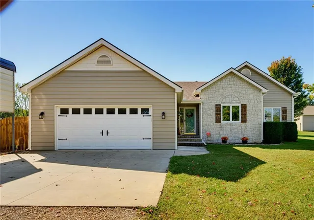Single family home for sale at 1185 E 1067 Road, Lawrence, KS 66047 | MLS# 2641842