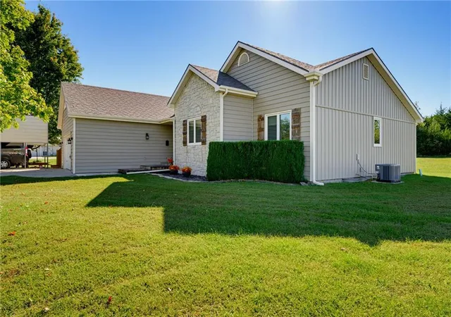 Photo 3 of Single family home for sale at 1185 E 1067 Road, Lawrence, KS 66047 | MLS# 2641842 | Listing updated on 2026-10-08