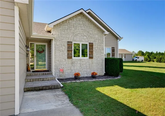 Photo 4 of Single family home for sale at 1185 E 1067 Road, Lawrence, KS 66047 | MLS# 2641842 | Listing updated on 2026-10-08