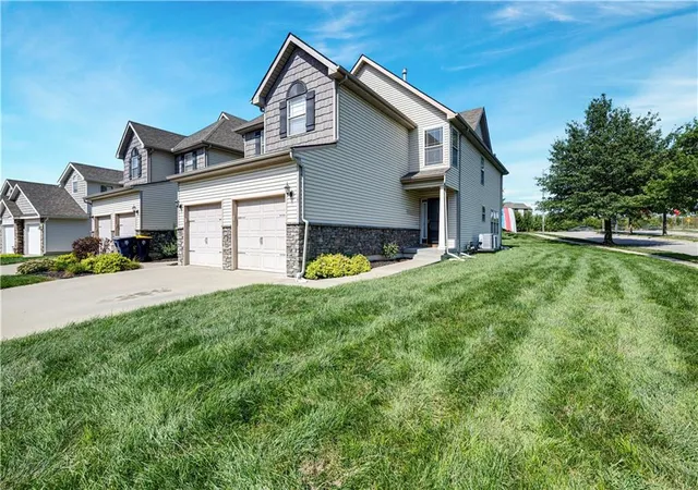 Photo 2 of Townhouse for sale at 20 Nw 95th Place, Kansas City, MO 64155 | MLS# 2641850 | Listing updated on 2026-10-04