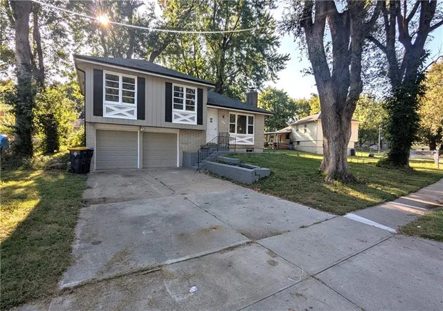 Photo 2 of Single family home for sale at 9320 Oakland Ave, Kansas City, MO 64138 | MLS# 2641857 | Listing updated on 2026-09-14