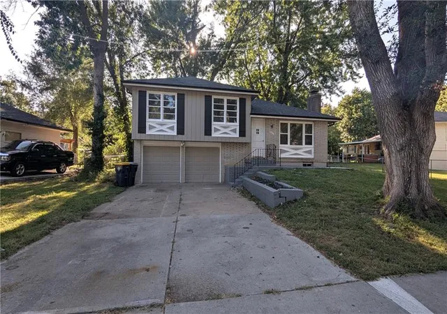 Photo 3 of Single family home for sale at 9320 Oakland Ave, Kansas City, MO 64138 | MLS# 2641857 | Listing updated on 2026-09-14