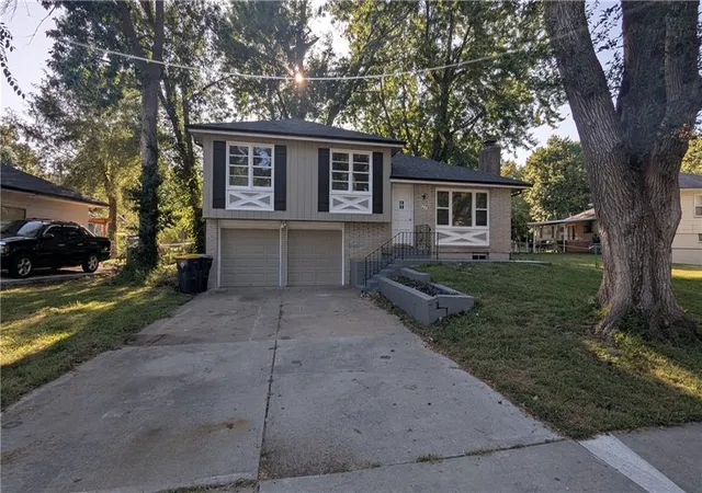 Photo 3 of Single family home for sale at 9320 Oakland Ave, Kansas City, MO 64138 | MLS# 2641857 | Listing updated on 2026-09-14