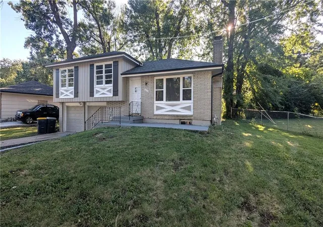 Photo 4 of Single family home for sale at 9320 Oakland Ave, Kansas City, MO 64138 | MLS# 2641857 | Listing updated on 2026-09-14