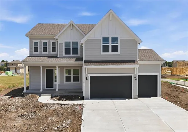 Photo 4 of Single family home for sale at 1512 SE Bailey Farms Pkwy, Lees Summit, MO 64082 | MLS# 2641871 | Listing updated on 2026-09-12