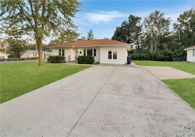 Photo 2 of Single family home for sale at 501 Salem Ave, Knob Noster, MO 65301 | MLS# 2641877 | Listing updated on 2026-10-07