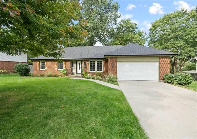 Photo 37 of Single family home for sale at 10616 Oak St, Kansas City, MO 64114 | MLS# 2641881 | Listing updated on 2026-10-08