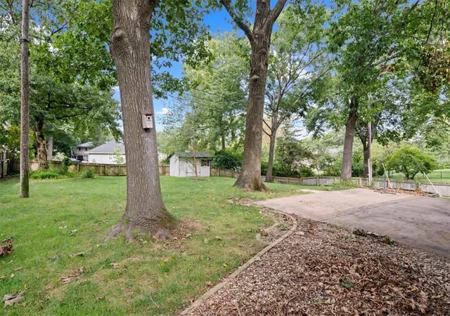 Photo 2 of Single family home for sale at 10616 Oak St, Kansas City, MO 64114 | MLS# 2641881 | Listing updated on 2026-10-08