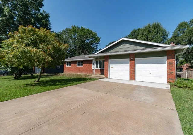 Single family home for sale at 2737 Alabama St, Lawrence, KS 66046 | MLS# 2641882