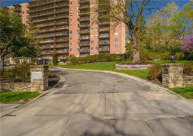 Photo 3 of Condo for sale at 4550 Warwick Blvd #1101-1102, Kansas City, MO 64111 | MLS# 2641888 | Listing updated on 2026-10-08