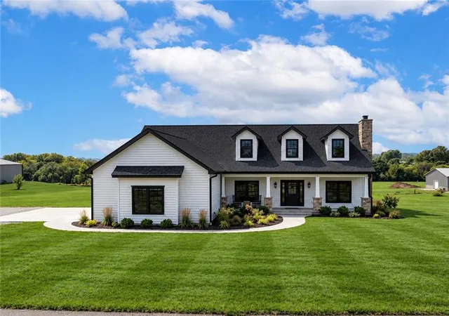 Single family home for sale at 17100 Smith Rd, Smithville, MO 64089 | MLS# 2641893