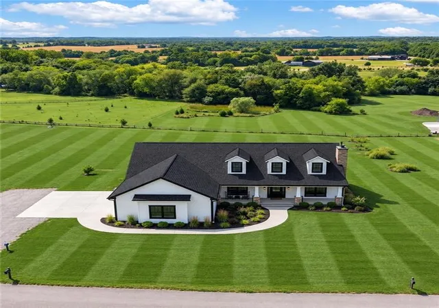 Photo 1 of Single family home for sale at 17100 Smith Rd, Smithville, MO 64089 | MLS# 2641893 | Listing updated on 2026-10-08