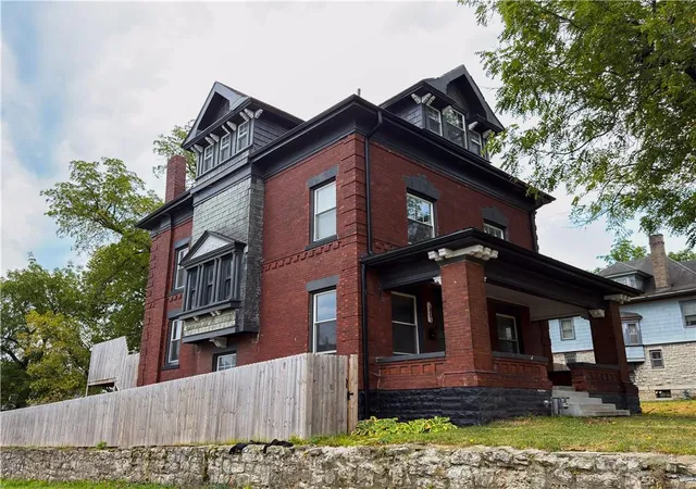 Single family home for sale at 2801 Forest Ave, Kansas City, MO 64109 | MLS# 2641911