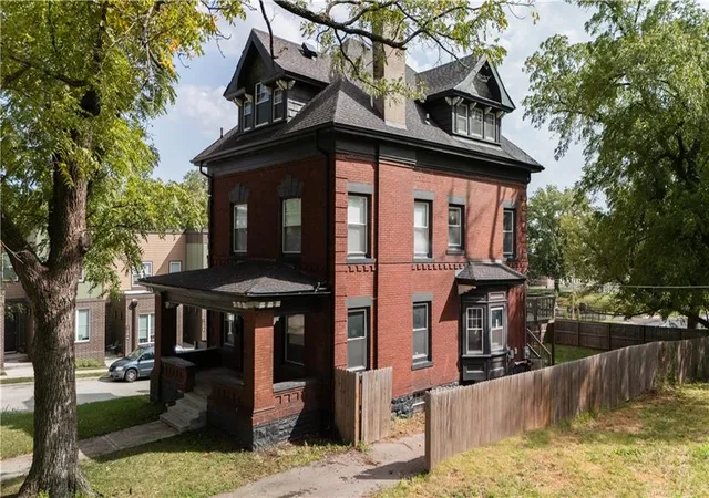 Photo 3 of Single family home for sale at 2801 Forest Ave, Kansas City, MO 64109 | MLS# 2641911 | Listing updated on 2026-09-19