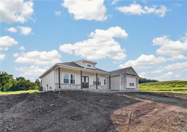 Photo 1 of Single family home for sale at 700 W Marlow St, Odessa, MO 64076 | MLS# 2641915 | Listing updated on 2026-09-15
