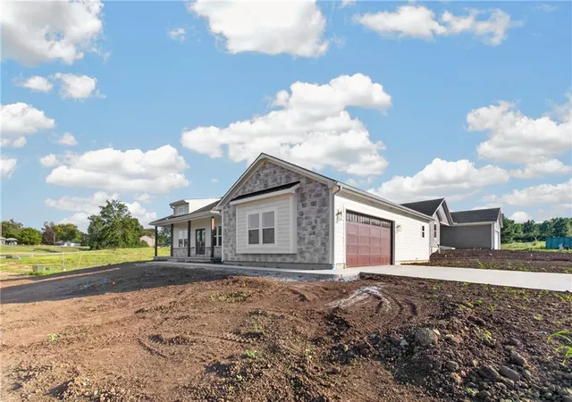 Photo 4 of Single family home for sale at 700 W Marlow St, Odessa, MO 64076 | MLS# 2641915 | Listing updated on 2026-09-15