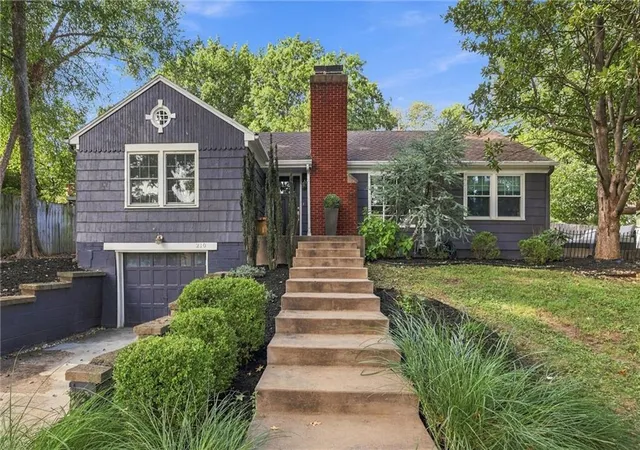 Photo 1 of Single family home for sale at 210 E Winthrope Rd, Kansas City, MO 64113 | MLS# 2641921 | Listing updated on 2026-10-01