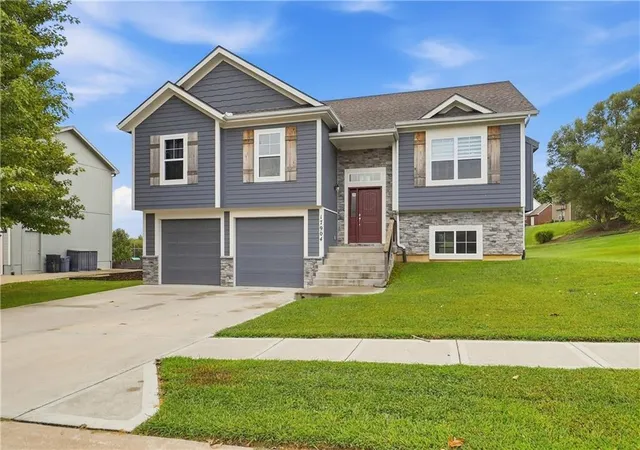 Photo 2 of Single family home for sale at 17904 Sunset Dr, Weston, MO 64098 | MLS# 2641922 | Listing updated on 2026-10-07