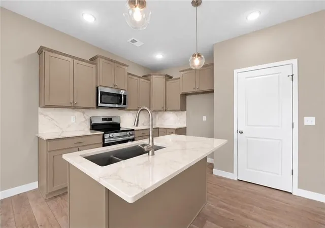 Photo 3 of Single family home for sale at 12606 S Parkwood Ln, Lees Summit, MO 64086 | MLS# 2641926 | Listing updated on 2026-09-13