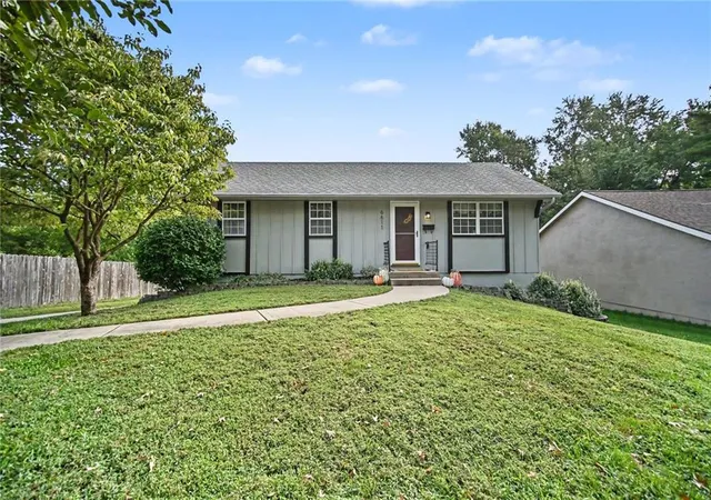 Photo 3 of Sale Pending at 6611 N Agnes Ave, Kansas City, MO 64119 | MLS# 2641927 | Listing updated on 2026-10-06