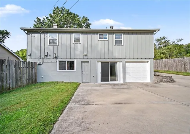 Photo 3 of Sale Pending at 6611 N Agnes Ave, Kansas City, MO 64119 | MLS# 2641927 | Listing updated on 2026-10-06