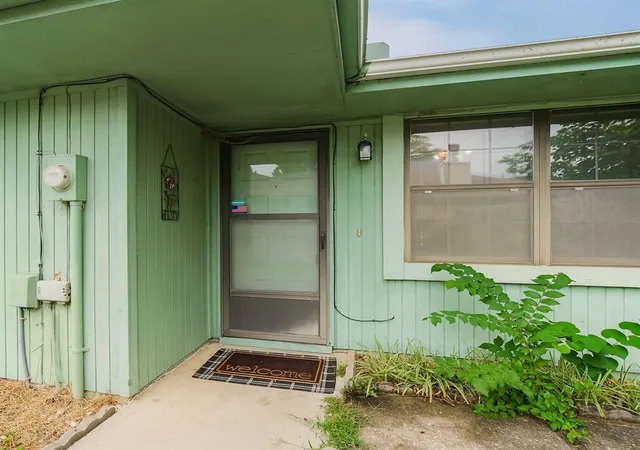 Photo 4 of Single family home for sale at 413 Sherwood Dr, Blue Springs, MO 64014 | MLS# 2641931 | Listing updated on 2026-09-13