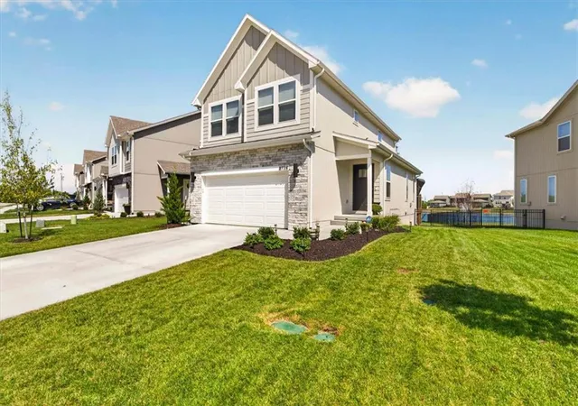 Photo 3 of Sale Pending at 8724 Sw Brickell Dr, Lees Summit, MO 64064 | MLS# 2641932 | Listing updated on 2026-10-08