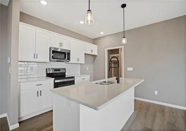 Photo 4 of Single family home for sale at 12608 S Parkwood Ln, Lees Summit, MO 64086 | MLS# 2641936 | Listing updated on 2026-09-13