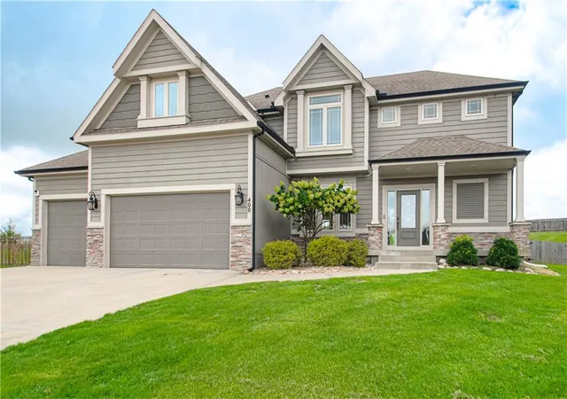 Photo 2 of Sale Pending at 400 Yolanda Cir, Kearney, MO 64060 | MLS# 2641943 | Listing updated on 2026-09-29