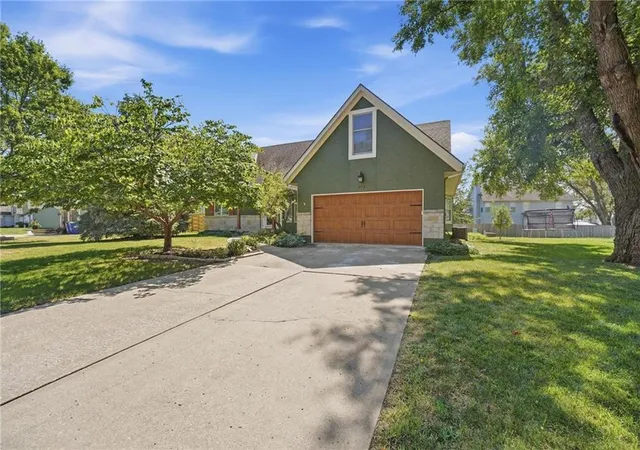 Photo 1 of Single family home for sale at 1129 Se 11th Street, Lees Summit, MO 64081 | MLS# 2641954 | Listing updated on 2026-09-16