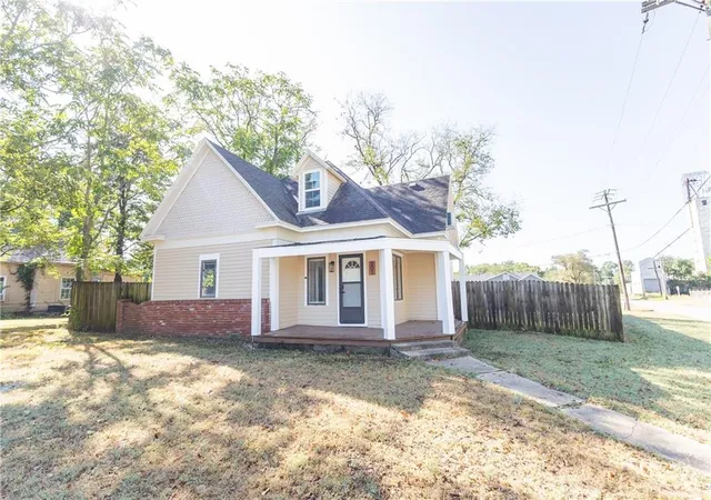 Photo 2 of Single family home for sale at 201 E 4th Street, Cherryvale, KS 67335 | MLS# 2641961 | Listing updated on 2026-09-13