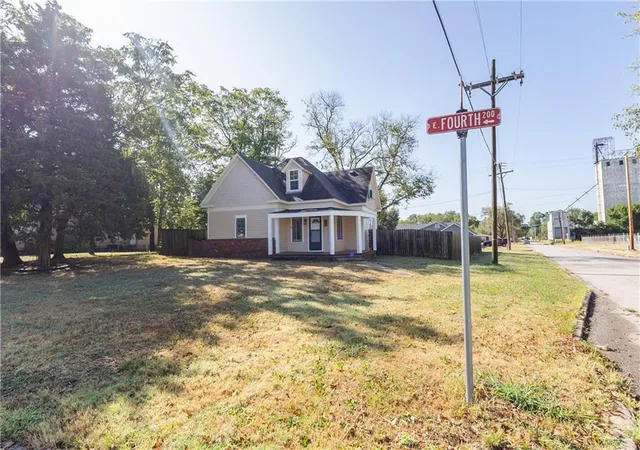 Photo 3 of Single family home for sale at 201 E 4th Street, Cherryvale, KS 67335 | MLS# 2641961 | Listing updated on 2026-09-13
