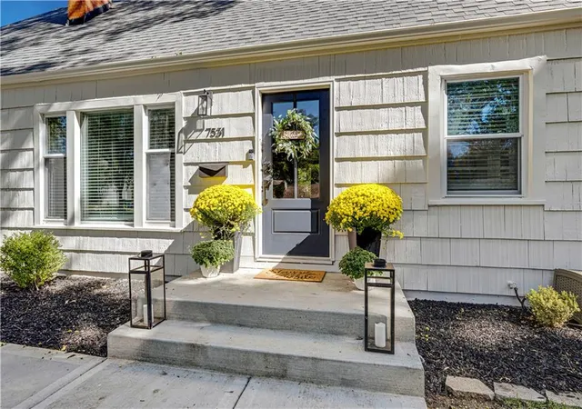 Photo 2 of Single family home for sale at 7531 Fairway St, Prairie Village, KS 66208 | MLS# 2641963 | Listing updated on 2026-10-08