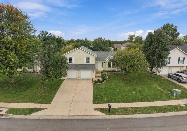 Single family home for sale at 10416 NW 87th Street, Kansas City, MO 64153 | MLS# 2641966