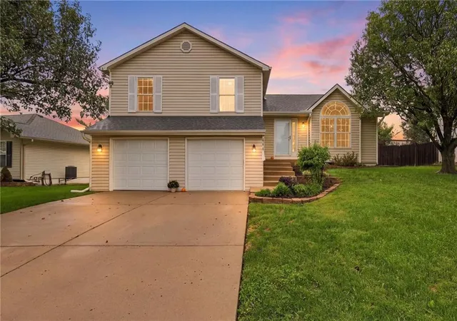 Single family home for sale at 10416 NW 87th Street, Kansas City, MO 64153 | MLS# 2641966