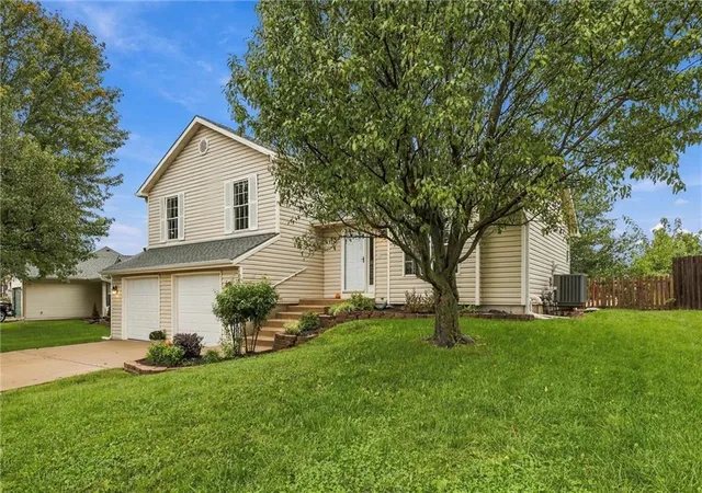 Photo 2 of Single family home for sale at 10416 Nw 87th Street, Kansas City, MO 64153 | MLS# 2641966 | Listing updated on 2026-10-17