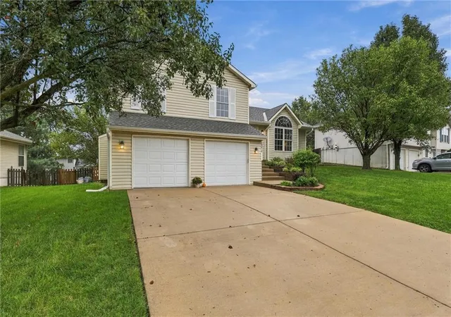 Photo 2 of Single family home for sale at 10416 NW 87th Street, Kansas City, MO 64153 | MLS# 2641966 | Listing updated on 2026-10-03