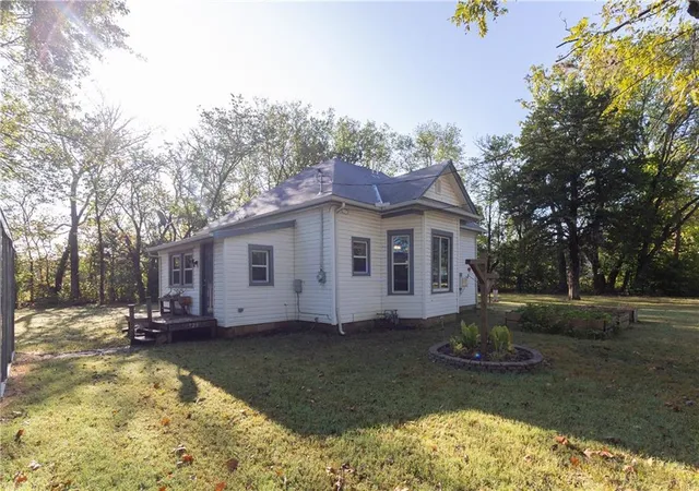 Photo 1 of Single family home for sale at 729 N Neosho St, Cherryvale, KS 67335 | MLS# 2641968 | Listing updated on 2026-09-13