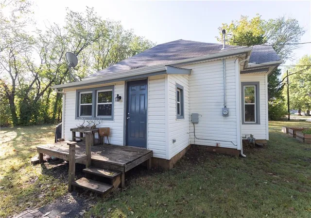 Photo 2 of Single family home for sale at 729 N Neosho St, Cherryvale, KS 67335 | MLS# 2641968 | Listing updated on 2026-09-13