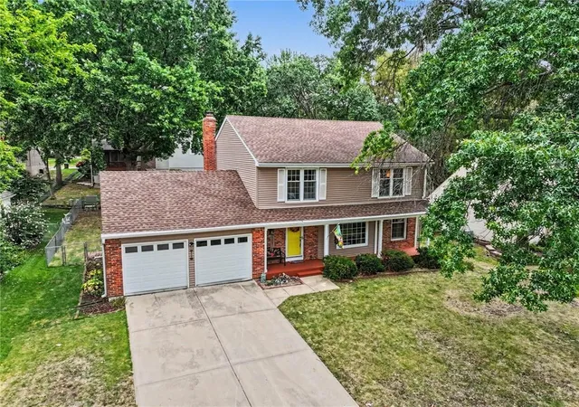 Single family home for sale at 10401 Long St, Lenexa, KS 66215 | MLS# 2641969