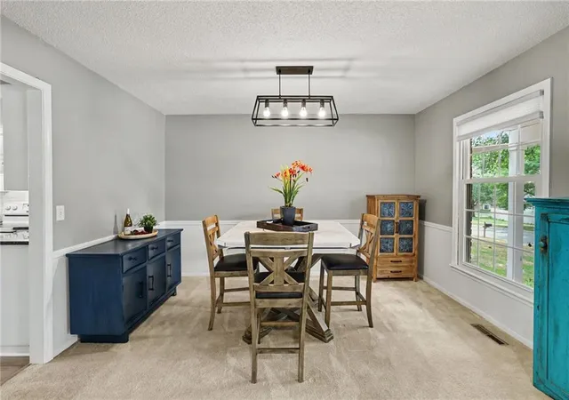 Photo 4 of Single family home for sale at 10401 Long St, Lenexa, KS 66215 | MLS# 2641969 | Listing updated on 2026-09-22